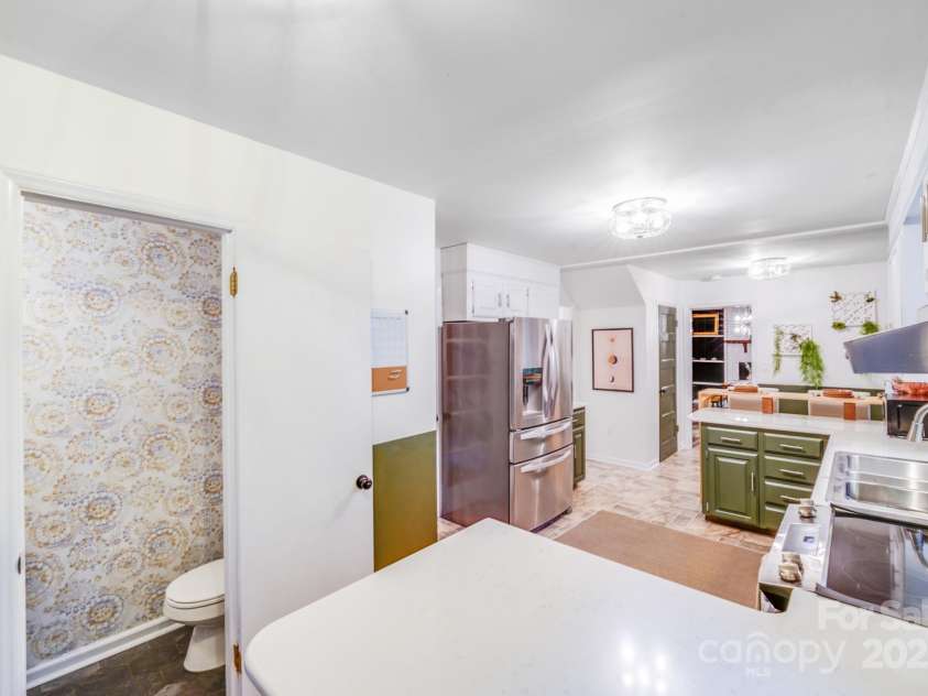 6832 April Lane, Charlotte, NC 28215.  MLS# CAR4289704, YatesRealty ID 31552. 