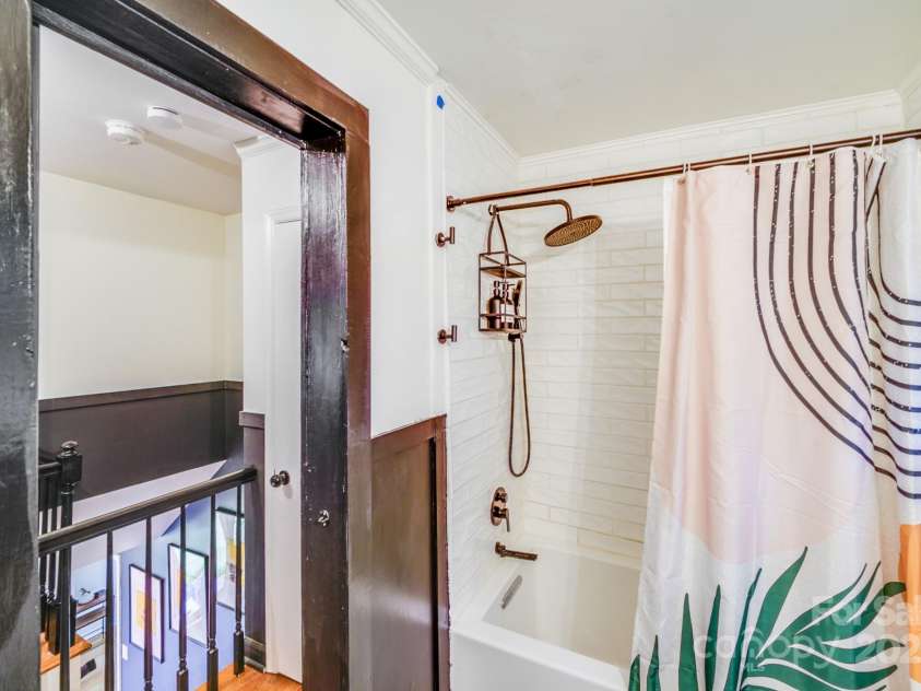 6832 April Lane, Charlotte, NC 28215.  MLS# CAR4289704, YatesRealty ID 31552. 
