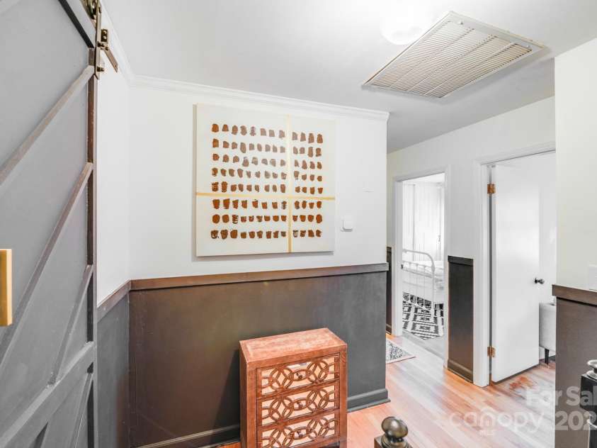 6832 April Lane, Charlotte, NC 28215.  MLS# CAR4289704, YatesRealty ID 31552. 