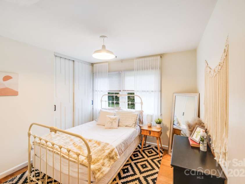 6832 April Lane, Charlotte, NC 28215.  MLS# CAR4289704, YatesRealty ID 31552. 