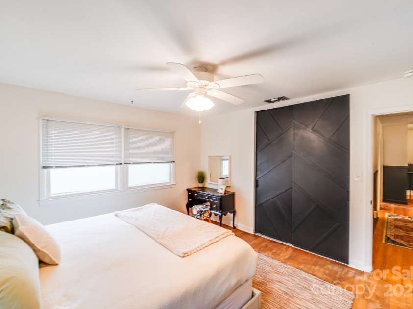 6832 April Lane, Charlotte, NC 28215.  MLS# CAR4289704, YatesRealty ID 31552. 