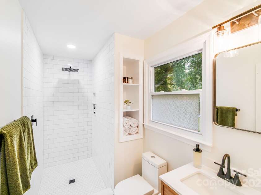 6832 April Lane, Charlotte, NC 28215.  MLS# CAR4289704, YatesRealty ID 31552. 