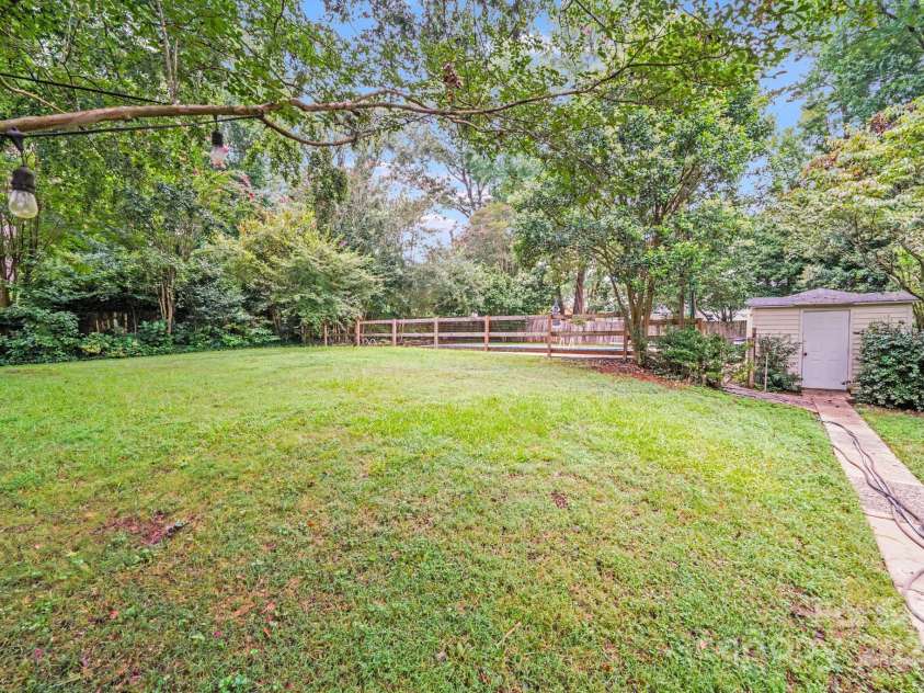 6832 April Lane, Charlotte, NC 28215.  MLS# CAR4289704, YatesRealty ID 31552. 