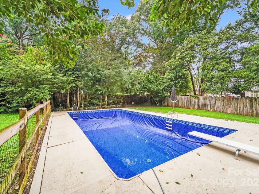 6832 April Lane, Charlotte, NC 28215.  MLS# CAR4289704, YatesRealty ID 31552. 