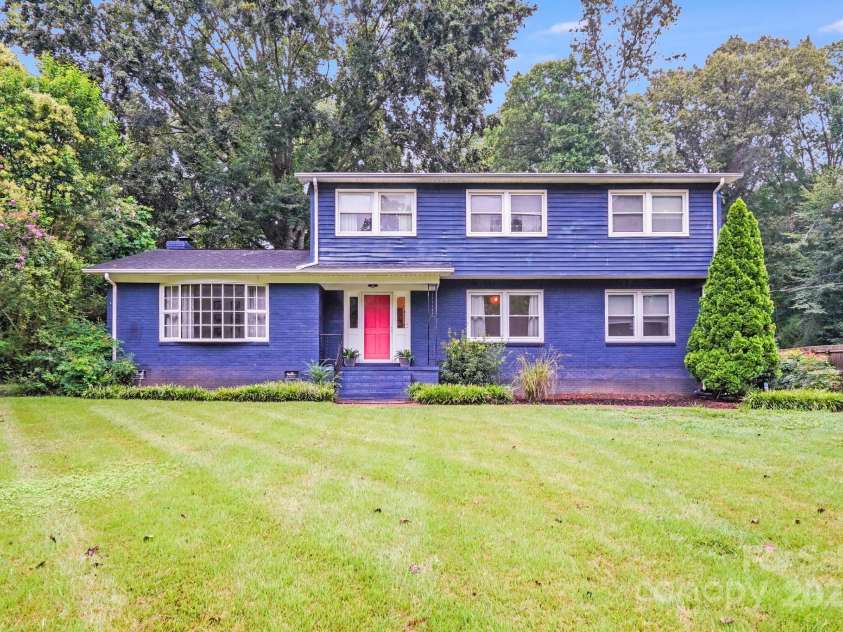 6832 April Lane, Charlotte, NC 28215.  MLS# CAR4289704, YatesRealty ID 31552. 