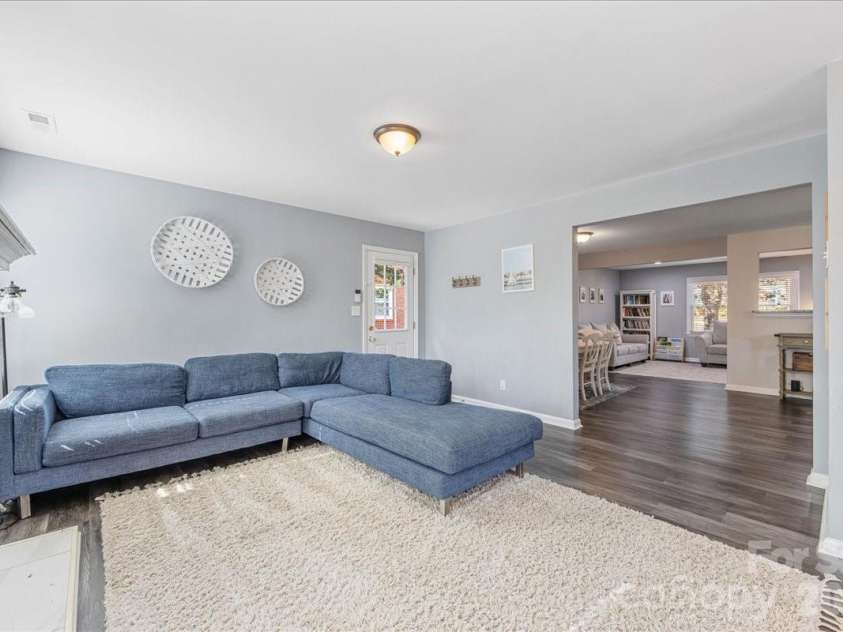 4914 Glenbrier Drive, Charlotte, NC 28212.  MLS# CAR4384998, YatesRealty ID 31554. Den opens to kitchen and dining