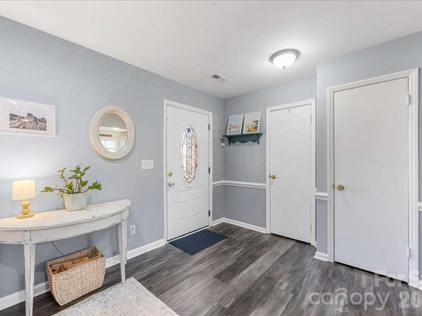 4914 Glenbrier Drive, Charlotte, NC 28212.  MLS# CAR4384998, YatesRealty ID 31554. Entry to home
