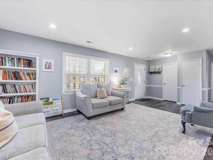 4914 Glenbrier Drive, Charlotte, NC 28212.  MLS# CAR4384998, YatesRealty ID 31554. Lots of natural light