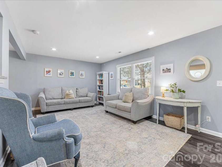 4914 Glenbrier Drive, Charlotte, NC 28212.  MLS# CAR4384998, YatesRealty ID 31554. Warm open living area