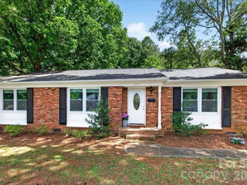 4914 Glenbrier Drive, Charlotte, NC 28212.  MLS# CAR4384998, YatesRealty ID 31554. Welcome Home!