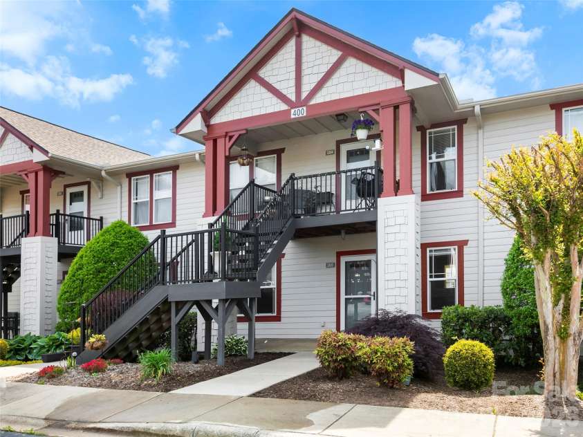 2303 Deermouse Way, Hendersonville, NC 28792.  MLS# CAR4382136, YatesRealty ID 31555. 