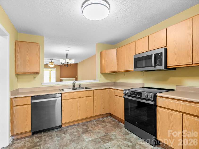 2303 Deermouse Way, Hendersonville, NC 28792.  MLS# CAR4382136, YatesRealty ID 31555. Kitchen with pass-through wall