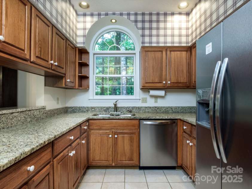 41 Autumn Glen Court, Brevard, NC 28712.  MLS# CAR4283690, YatesRealty ID 31556. Kitchen
