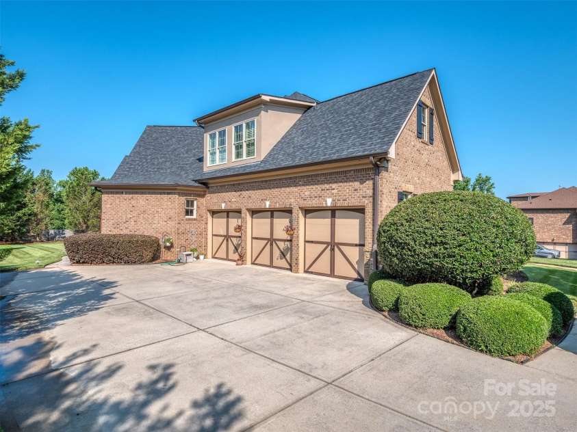 1377 Shinnecock Lane, Fort Mill, SC 29707.  MLS# CAR4273479, YatesRealty ID 31557. 3 Car Side Load Garage is perfect for all of your cars or possible a golf cart!  