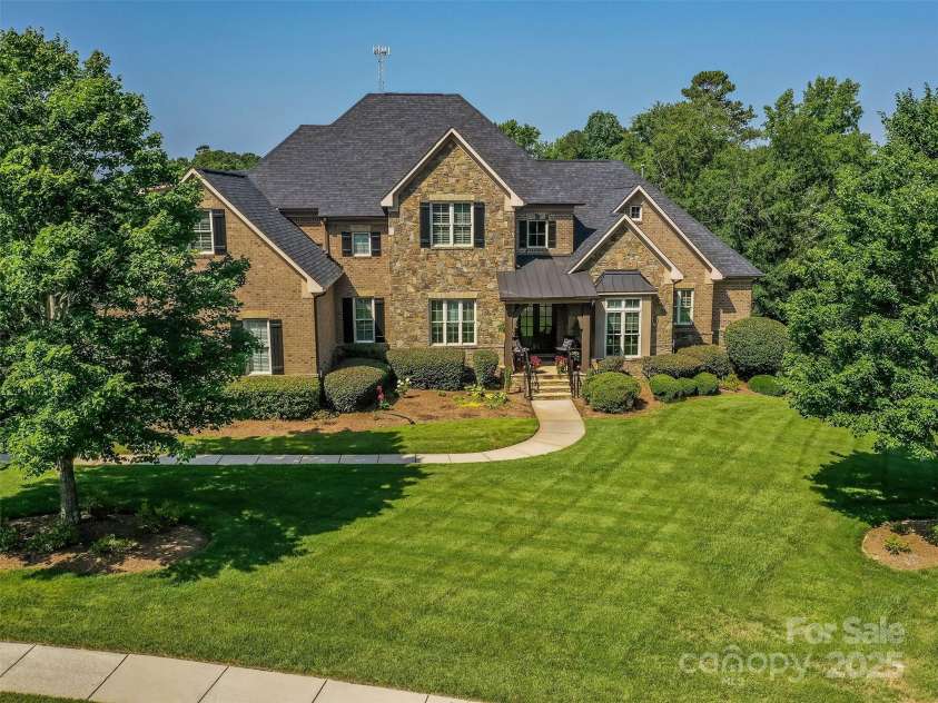 1377 Shinnecock Lane, Fort Mill, SC 29707.  MLS# CAR4273479, YatesRealty ID 31557. Welcome home to 1377 Shinnecock Lane