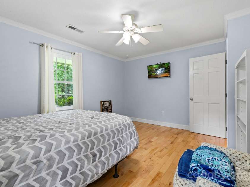 150 Deerwoode Lane, Brevard, NC 28712.  MLS# CAR4257546, YatesRealty ID 31558. Bedroom