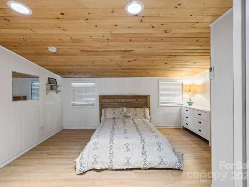 150 Deerwoode Lane, Brevard, NC 28712.  MLS# CAR4257546, YatesRealty ID 31558. Bonus Room/Flex Space