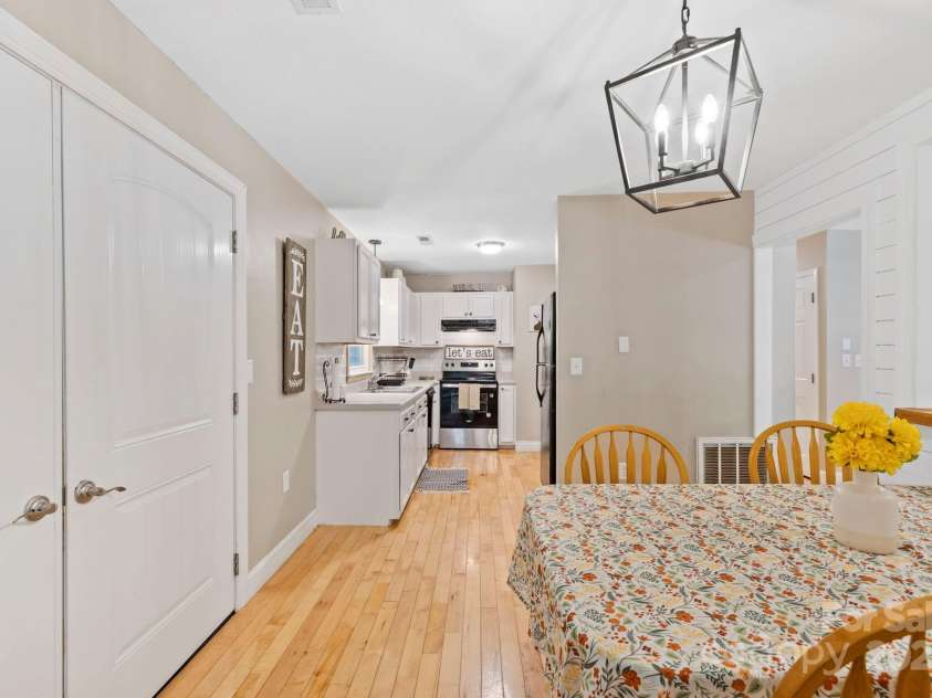 150 Deerwoode Lane, Brevard, NC 28712.  MLS# CAR4257546, YatesRealty ID 31558. Dining Area