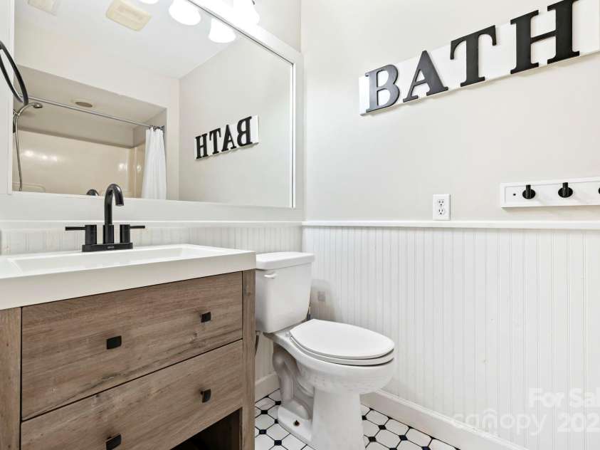 150 Deerwoode Lane, Brevard, NC 28712.  MLS# CAR4257546, YatesRealty ID 31558. Full Bathroom