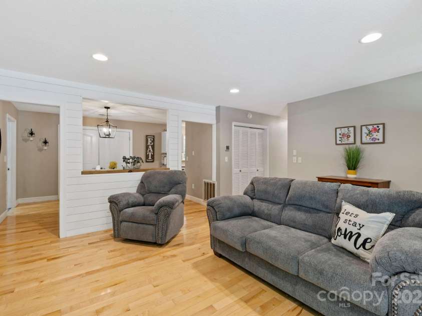 150 Deerwoode Lane, Brevard, NC 28712.  MLS# CAR4257546, YatesRealty ID 31558. Open Layout