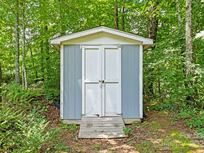 150 Deerwoode Lane, Brevard, NC 28712.  MLS# CAR4257546, YatesRealty ID 31558. Storage/Utility Shed