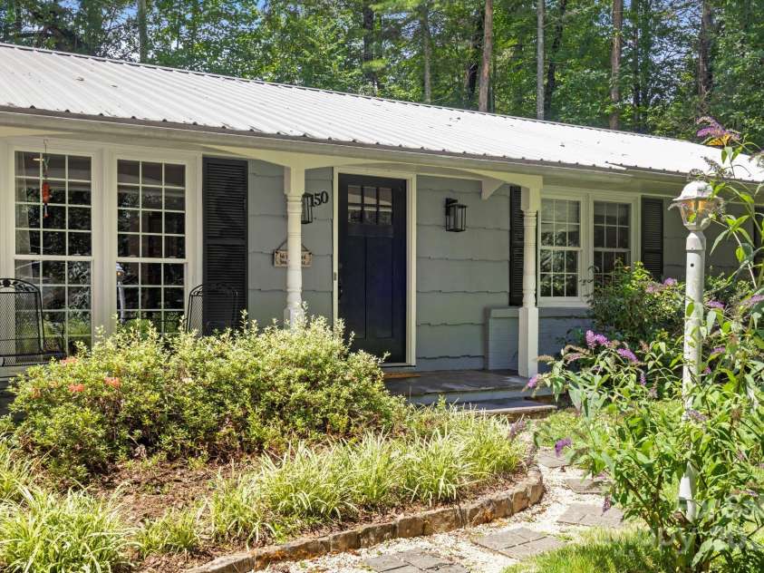 150 Deerwoode Lane, Brevard, NC 28712.  MLS# CAR4257546, YatesRealty ID 31558. Welcome Home!