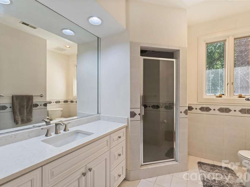 3301 Providence Plantation Lane, Charlotte, NC 28270.  MLS# CAR4379817, YatesRealty ID 31558. Hall bath on upper level