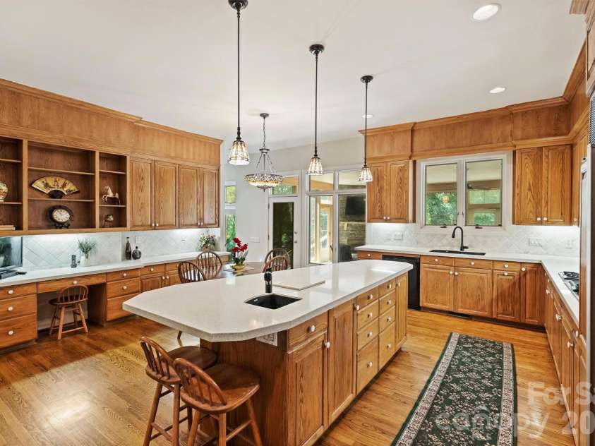 3301 Providence Plantation Lane, Charlotte, NC 28270.  MLS# CAR4379817, YatesRealty ID 31558. Kitchen