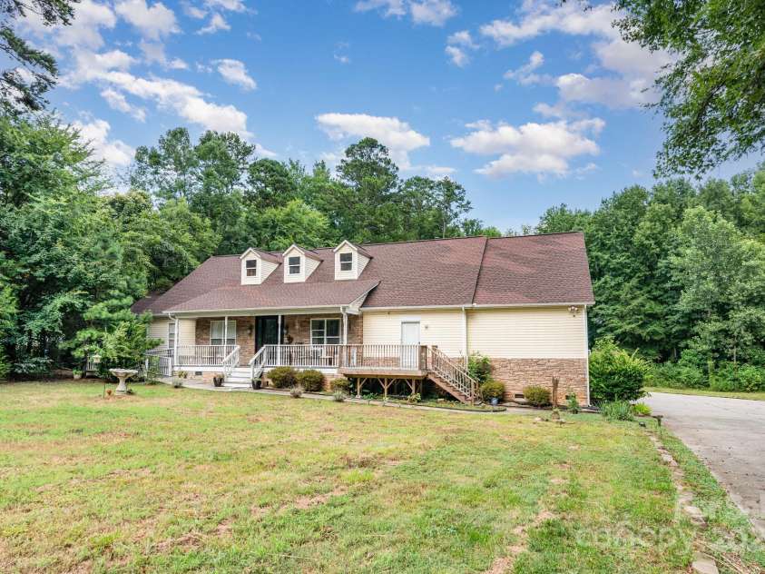 306 Nance Road, Charlotte, NC 28214.  MLS# CAR4240318, YatesRealty ID 31559. 