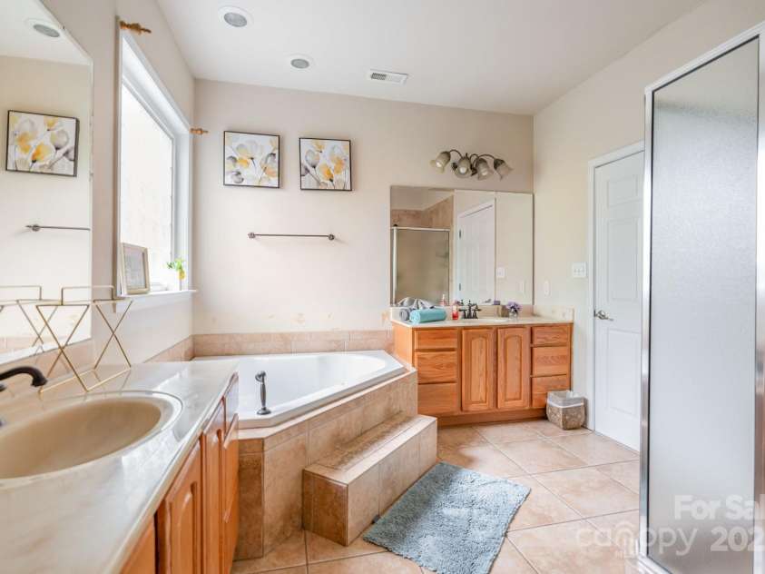 306 Nance Road, Charlotte, NC 28214.  MLS# CAR4240318, YatesRealty ID 31559. 