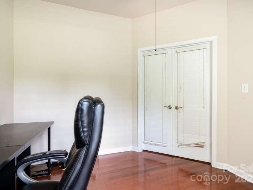 306 Nance Road, Charlotte, NC 28214.  MLS# CAR4240318, YatesRealty ID 31559. 