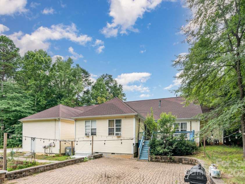 306 Nance Road, Charlotte, NC 28214.  MLS# CAR4240318, YatesRealty ID 31559. 