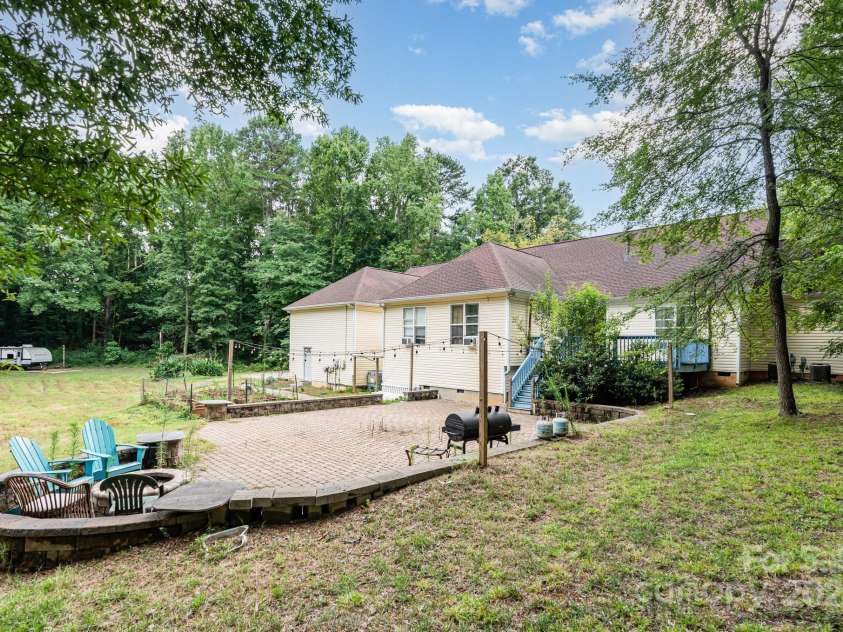 306 Nance Road, Charlotte, NC 28214.  MLS# CAR4240318, YatesRealty ID 31559. 