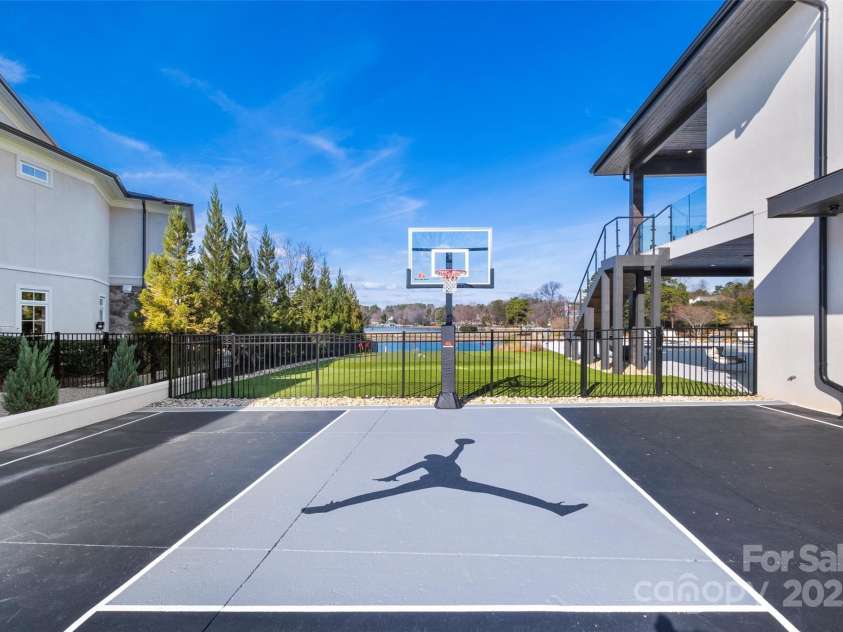17235 Connor Quay Court, Cornelius, NC 28031.  MLS# CAR4291323, YatesRealty ID 3156. Basketball Area 