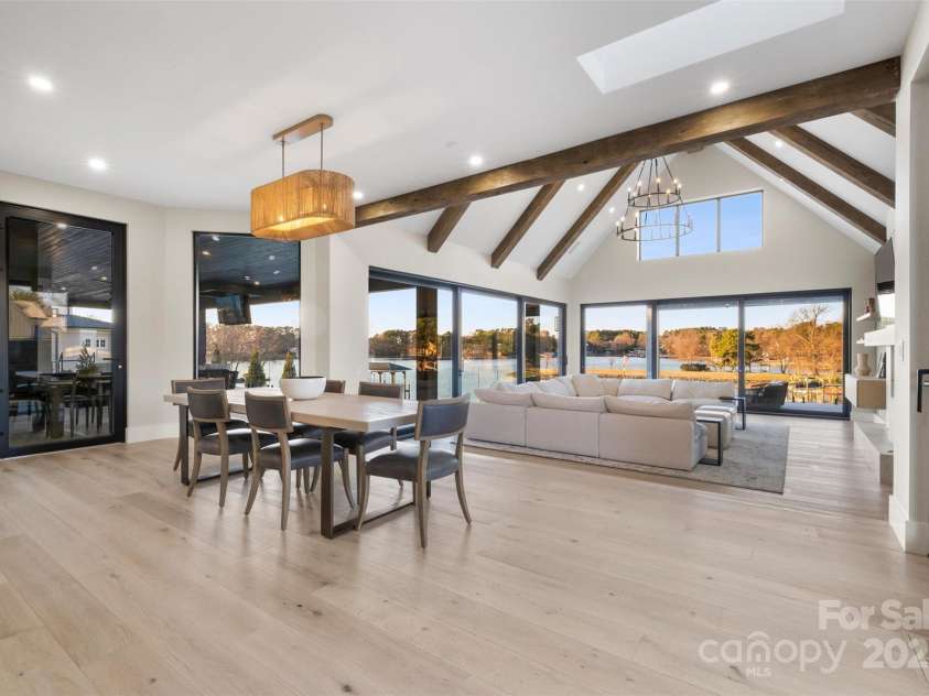 17235 Connor Quay Court, Cornelius, NC 28031.  MLS# CAR4291323, YatesRealty ID 3156. Family Dining 