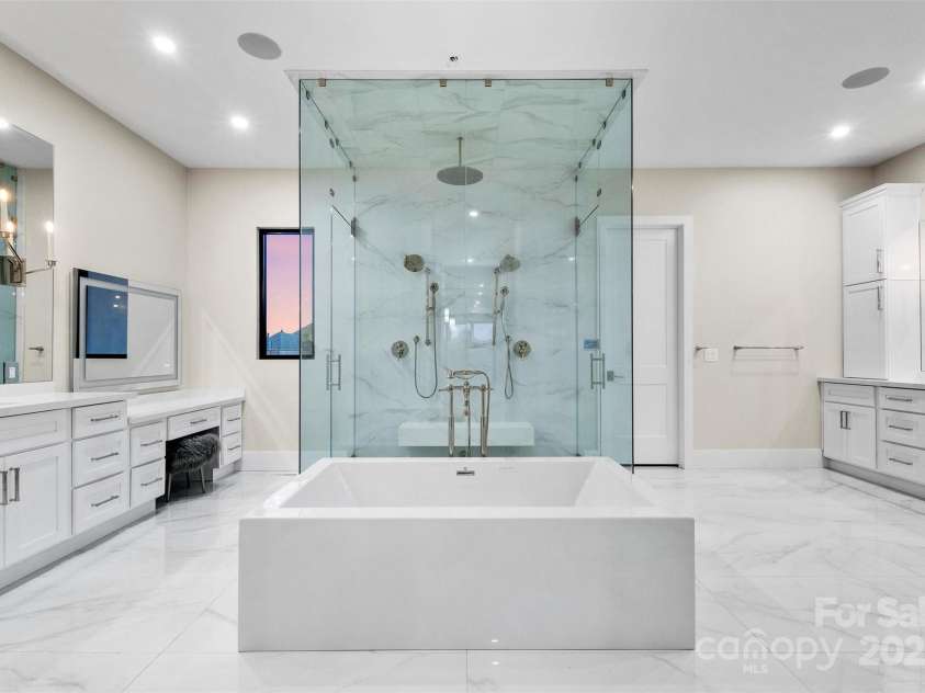 17235 Connor Quay Court, Cornelius, NC 28031.  MLS# CAR4291323, YatesRealty ID 3156. Primary Bath 