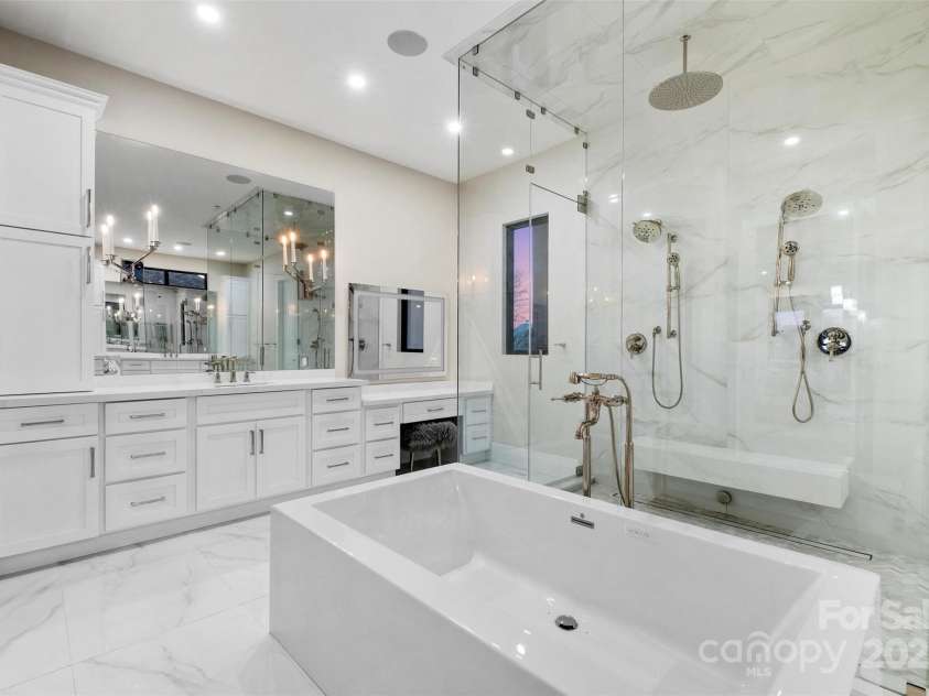 17235 Connor Quay Court, Cornelius, NC 28031.  MLS# CAR4291323, YatesRealty ID 3156. Primary Bath 