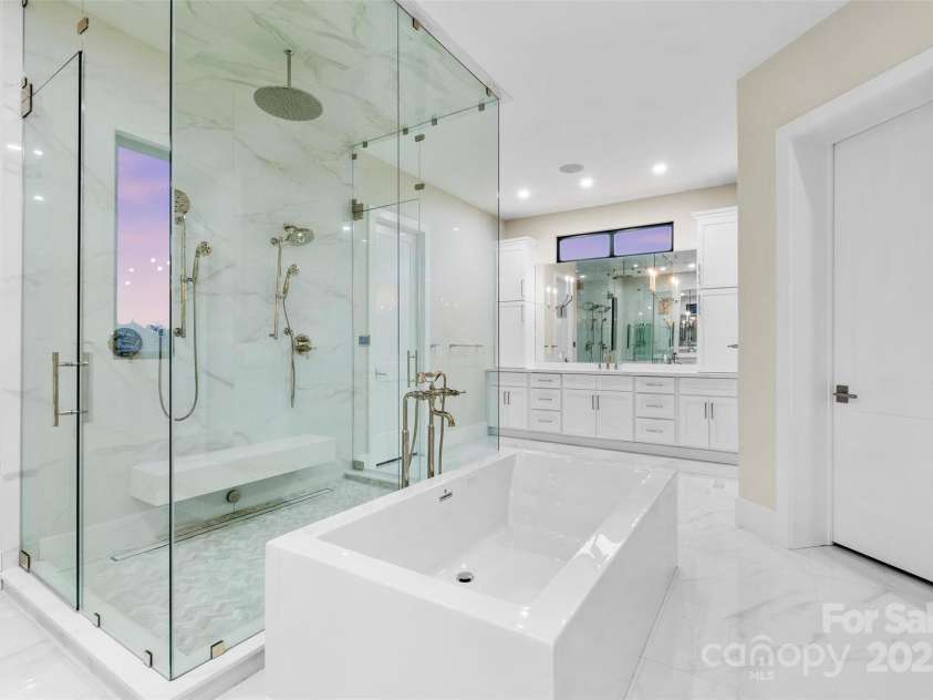 17235 Connor Quay Court, Cornelius, NC 28031.  MLS# CAR4291323, YatesRealty ID 3156. Primary Bath 