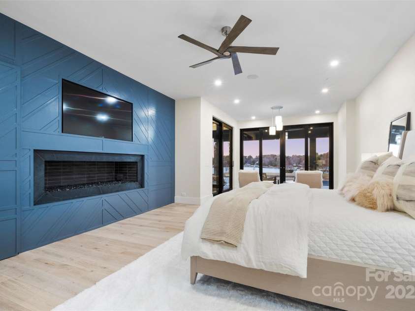 17235 Connor Quay Court, Cornelius, NC 28031.  MLS# CAR4291323, YatesRealty ID 3156. Primary Suite 