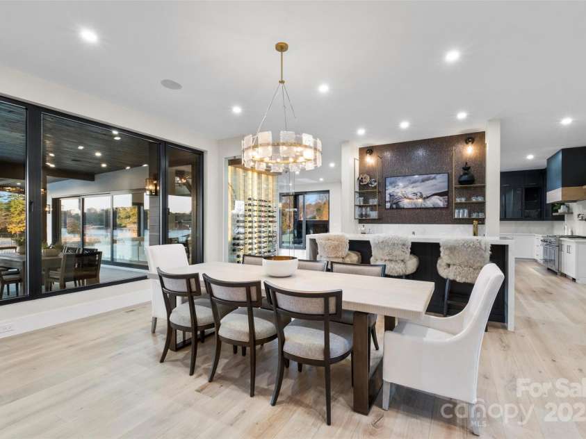 17235 Connor Quay Court, Cornelius, NC 28031.  MLS# CAR4291323, YatesRealty ID 3156. Salon Bar