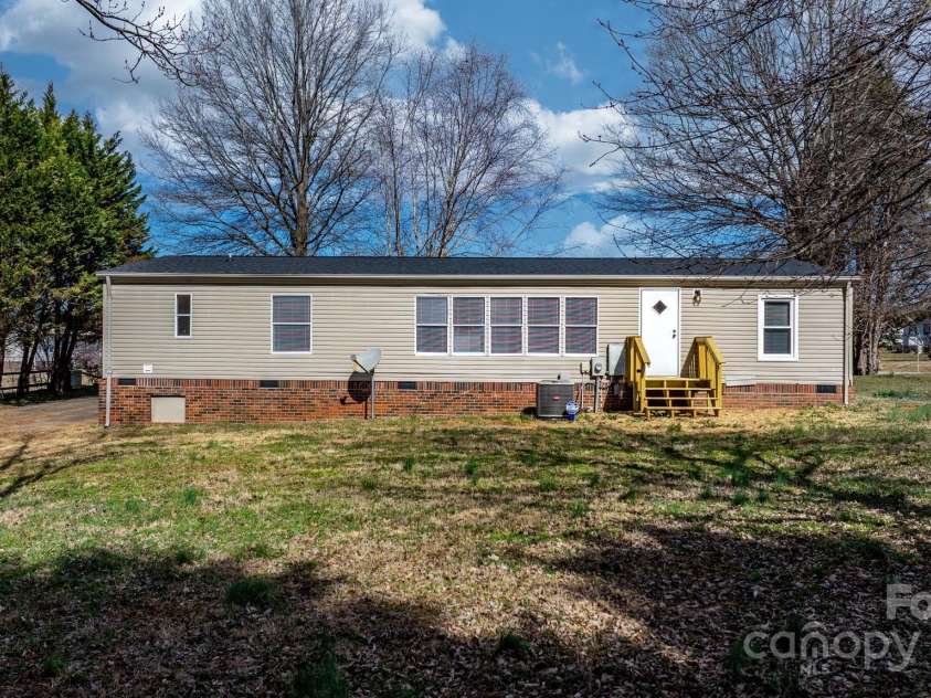 1841 Ellick Drive, Newton, NC 28658.  MLS# CAR4228469, YatesRealty ID 3156. 