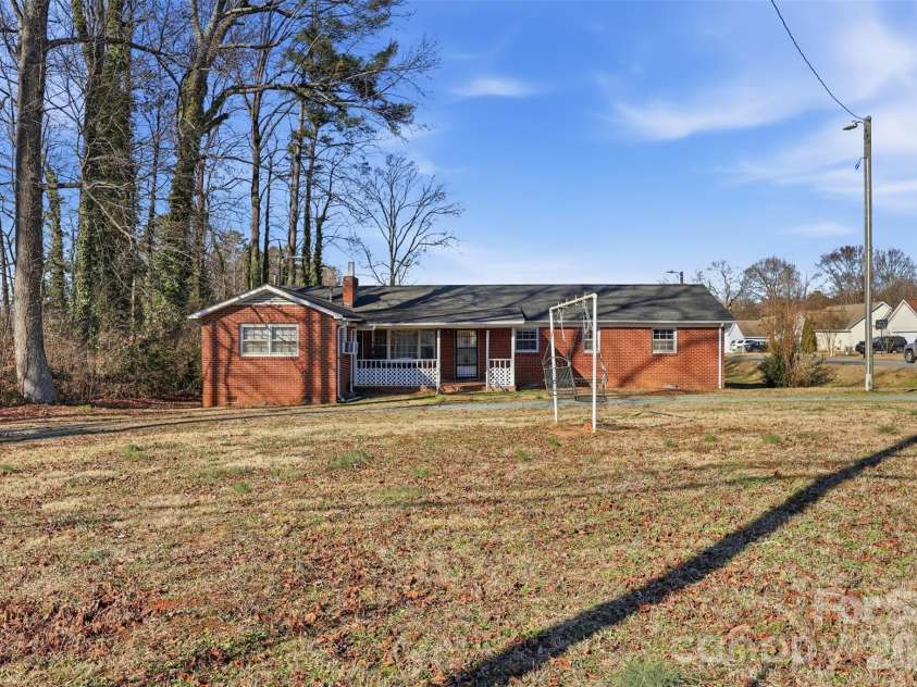 800 Old Little Rock Road, Charlotte, NC 28214.  MLS# CAR4338069, YatesRealty ID 3156. 