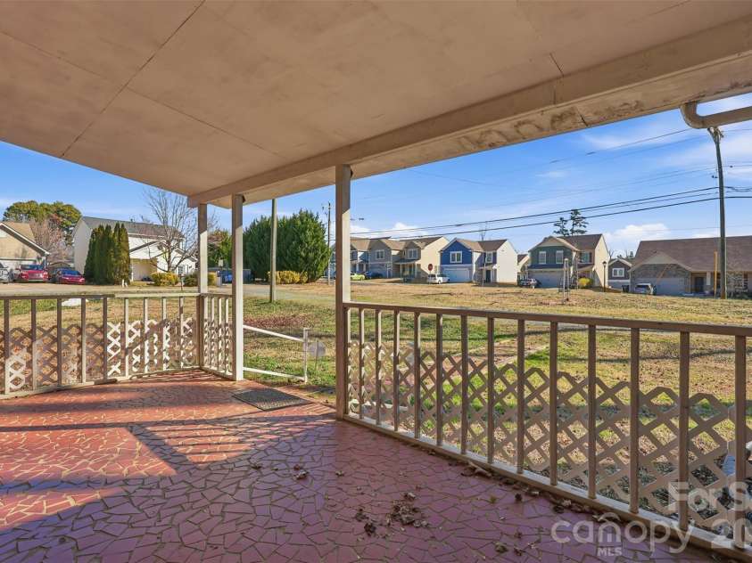 800 Old Little Rock Road, Charlotte, NC 28214.  MLS# CAR4338069, YatesRealty ID 3156. 