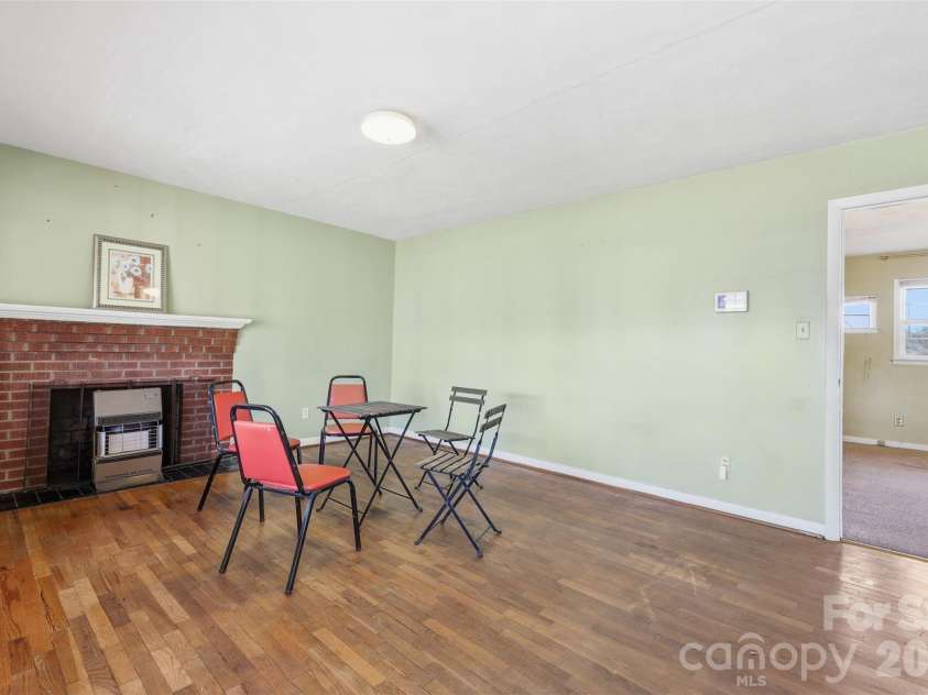 800 Old Little Rock Road, Charlotte, NC 28214.  MLS# CAR4338069, YatesRealty ID 3156. 