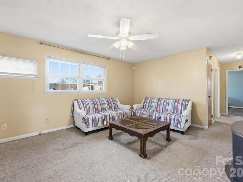 800 Old Little Rock Road, Charlotte, NC 28214.  MLS# CAR4338069, YatesRealty ID 3156. 
