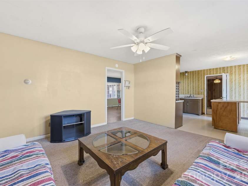 800 Old Little Rock Road, Charlotte, NC 28214.  MLS# CAR4338069, YatesRealty ID 3156. 