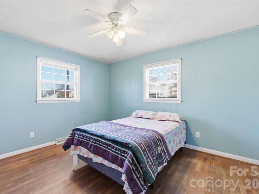 800 Old Little Rock Road, Charlotte, NC 28214.  MLS# CAR4338069, YatesRealty ID 3156. 