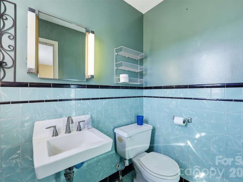 800 Old Little Rock Road, Charlotte, NC 28214.  MLS# CAR4338069, YatesRealty ID 3156. 