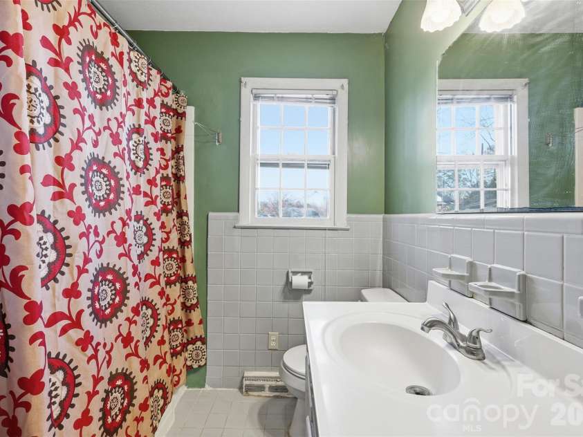 800 Old Little Rock Road, Charlotte, NC 28214.  MLS# CAR4338069, YatesRealty ID 3156. 