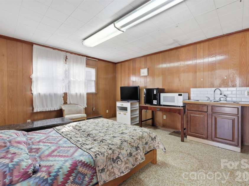 800 Old Little Rock Road, Charlotte, NC 28214.  MLS# CAR4338069, YatesRealty ID 3156. 
